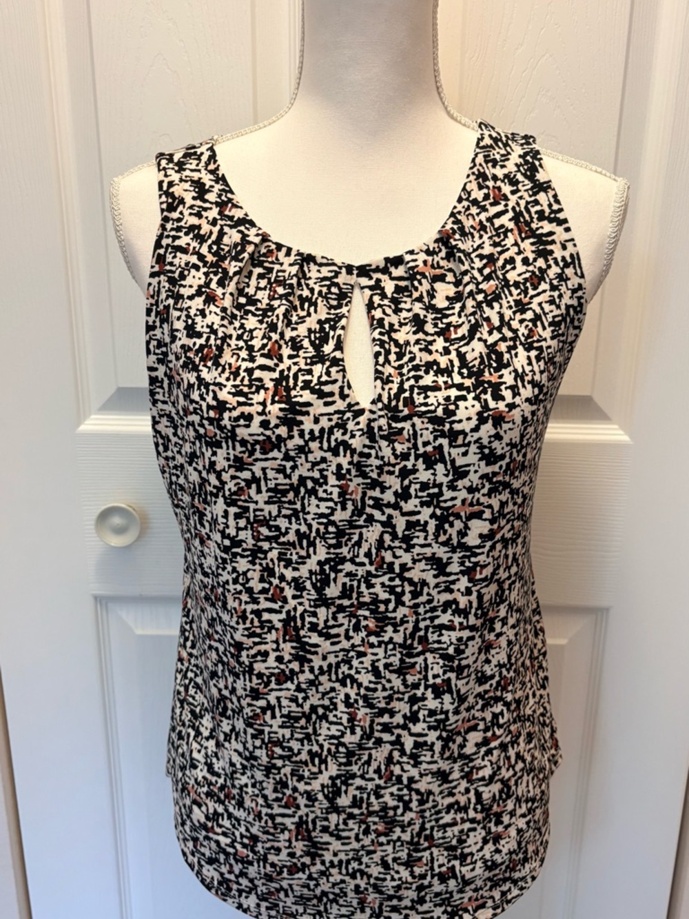 White House Black Market Black, White & Blush Abstract Keyhole Tank